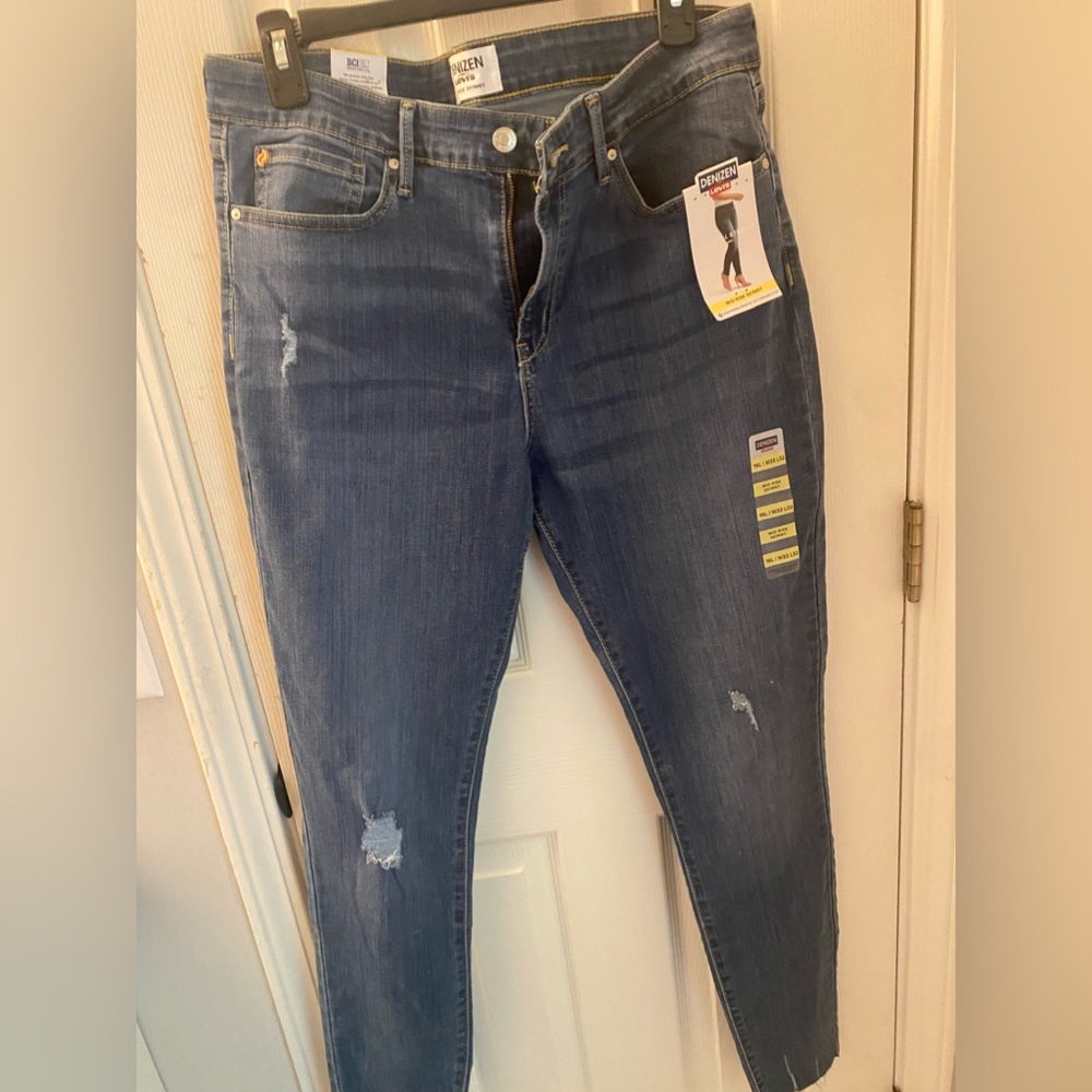 Levi’s Denizen Jeans, never worn. Skinny mid-rise